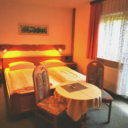 לינה וארוחת בוקר Gastehaus Schonfeld