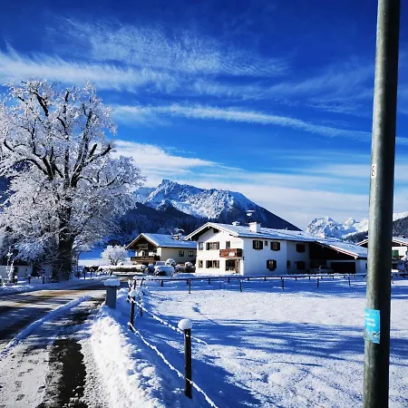 Gastehaus Schonfeld Bed & Breakfast